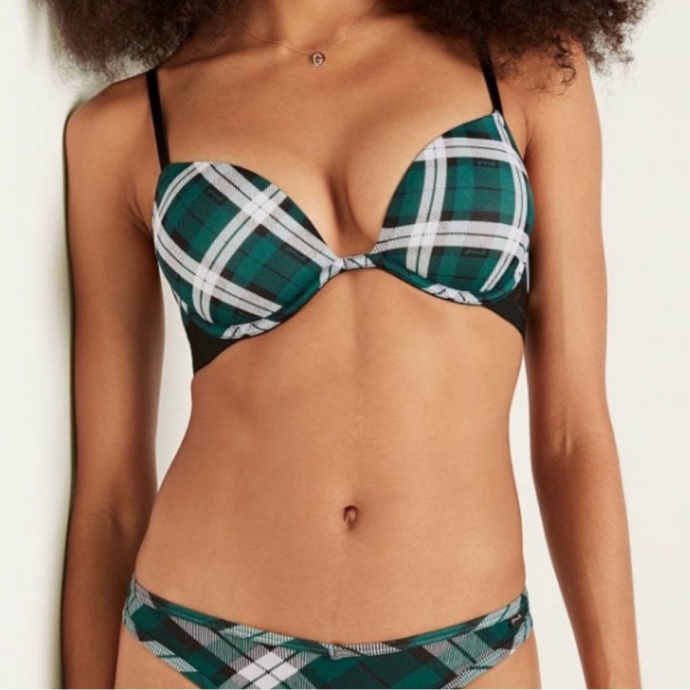 Pink Victoria's Secret Wear Everywhere
Wireless Push-up Bra